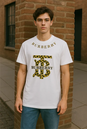 CAMISETA BLANCA CON ESTAMPADO JUVENIL