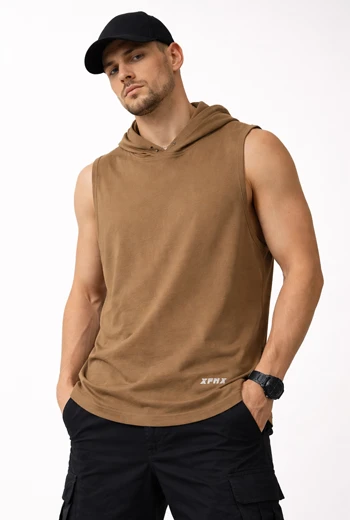 BIVIDÍ DEPORTIVO BÁSICO CON CAPUCHA MARRÓN