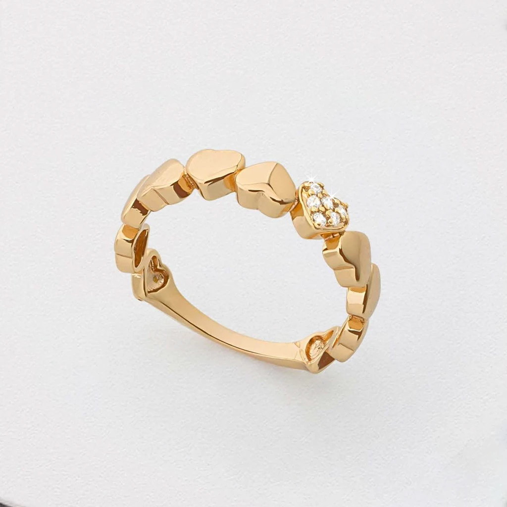 ANILLO BAÑADO EN ORO CON MOTIVO DE CORAZONES