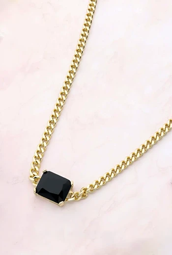 COLLAR MINIMALISTA DORADO CON DIJE NEGRO BAÑADO EN ORO