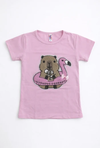 CAMISETA INFANTIL ROSA CON DISEÑO DE CAPIBARA Y FLAMENCO